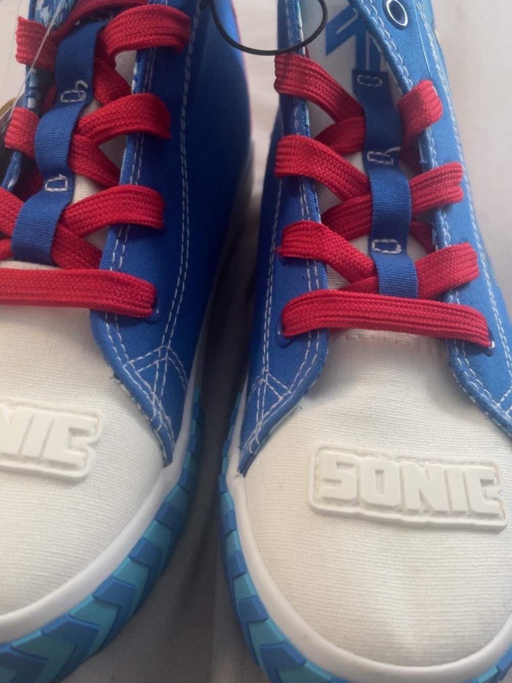 SEGA Sonic the Hedgehog Boys Size 4 Blue & Red Sneakers NWT - Picture 3 of 5